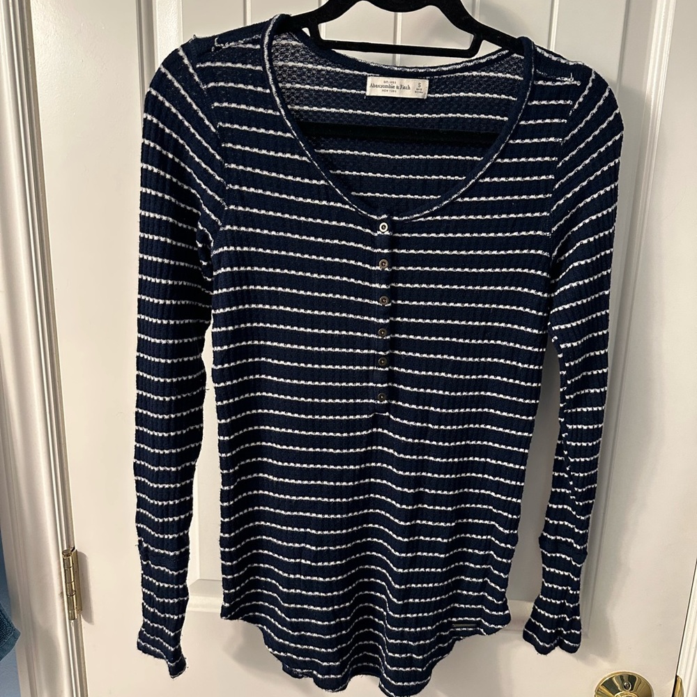 Abercrombie & Fitch Navy and White Striped Long Sleeve Tee Small